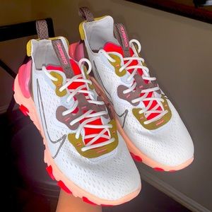 NIKE REACT VISION SIREN RED
